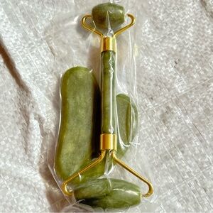 Gua Sha Facial Tool & Jade Roller, Face Roller for Wrinkles and Lifting 2 Pieces